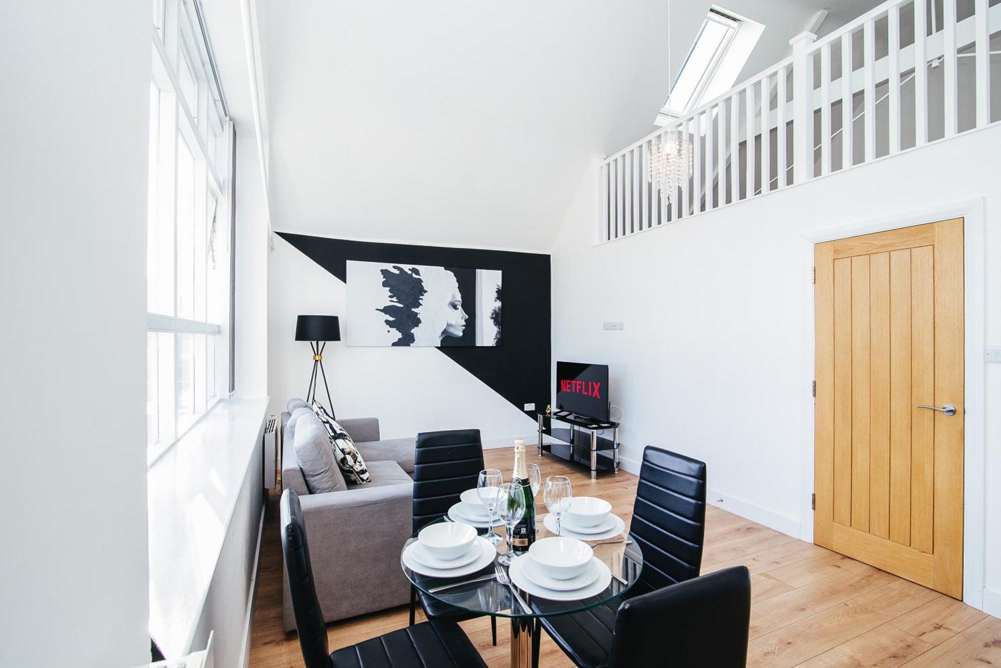 Apartment Town Centre Penthouse - Near Airport & Train Station Luton (Bedfordshire)